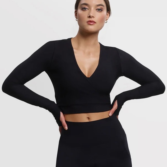Commando Black Butter Wrap Long Sleeve Cropped Top with Thumb Holes M - Picture 1 of 11
